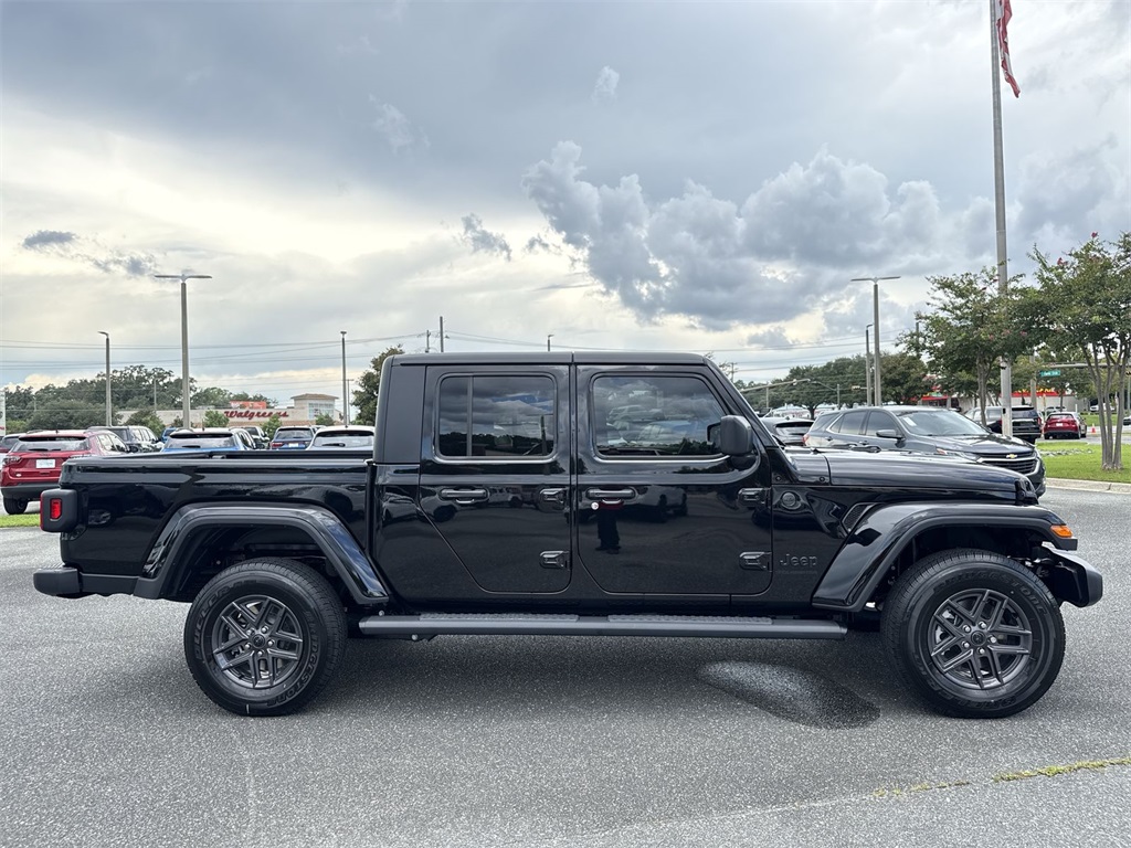 2025 Jeep Gladiator Sport S photo 2
