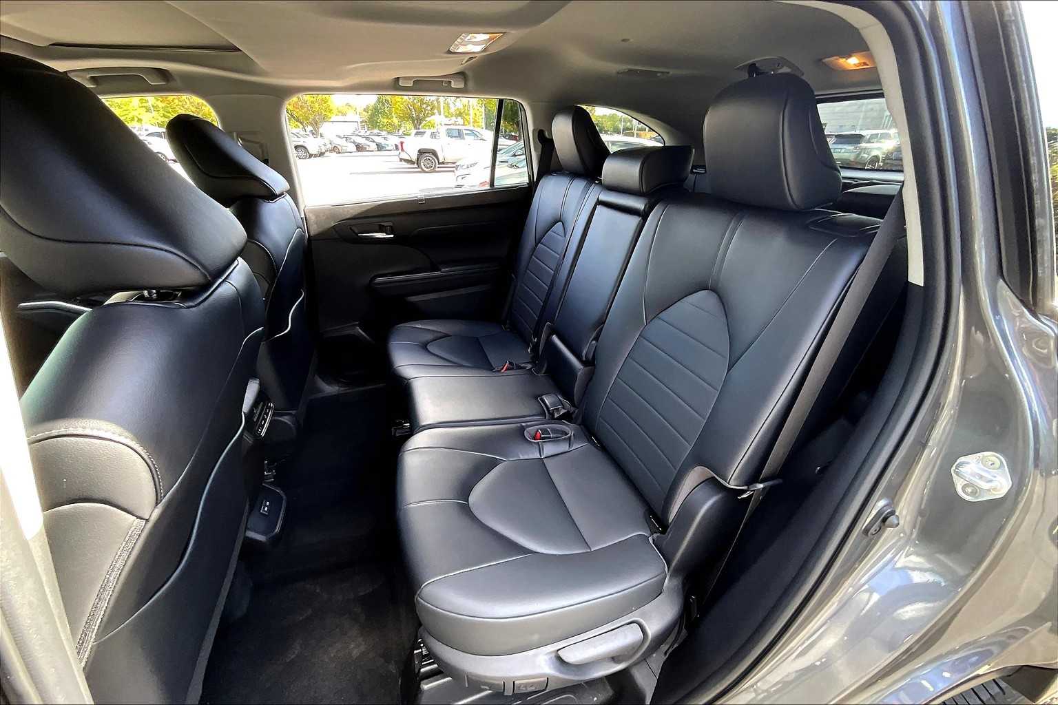 2022 Toyota Highlander XLE photo 19