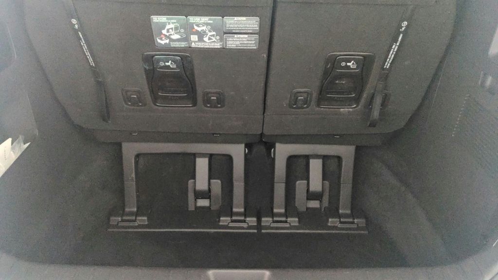 2024 Kia Carnival LX photo 32