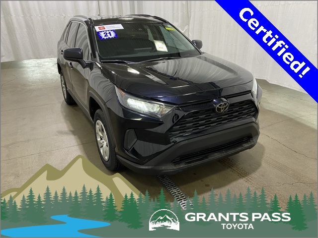 2021 Toyota RAV4 LE's photo