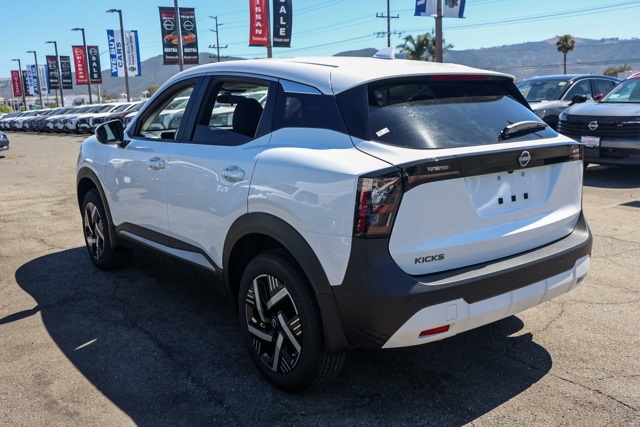 2025 Nissan Kicks SV photo 3