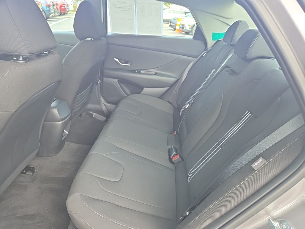 2024 Hyundai Elantra SEL Convenience photo 7