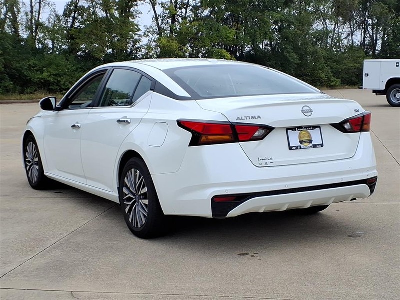 2023 Nissan Altima 2.5 SV photo 3