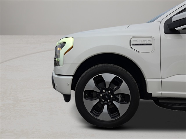 2023 Ford F-150 Lightning Platinum photo 14