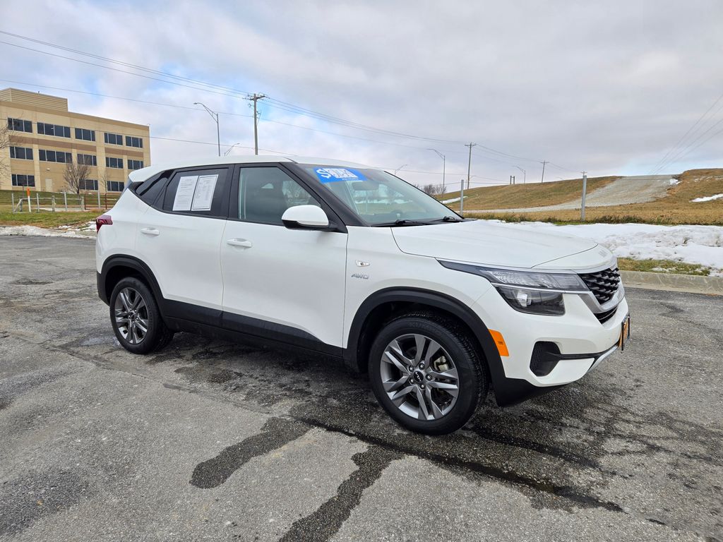 2023 Kia Seltos LX's photo