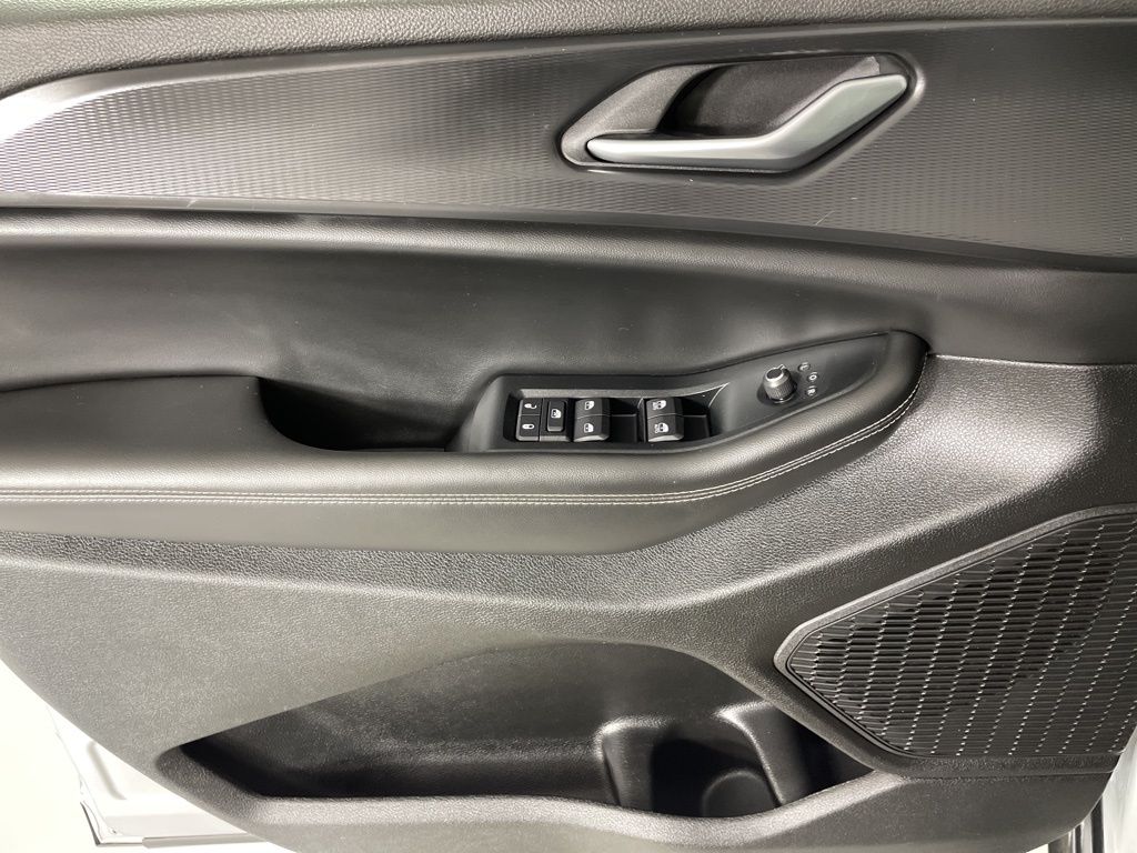 2023 Jeep Grand Cherokee Laredo photo 12