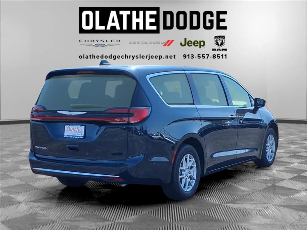 2025 Chrysler Pacifica photo 23