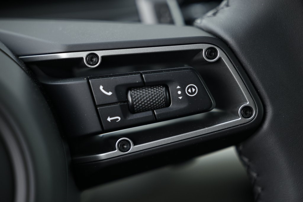 2025 Porsche Cayenne photo 34
