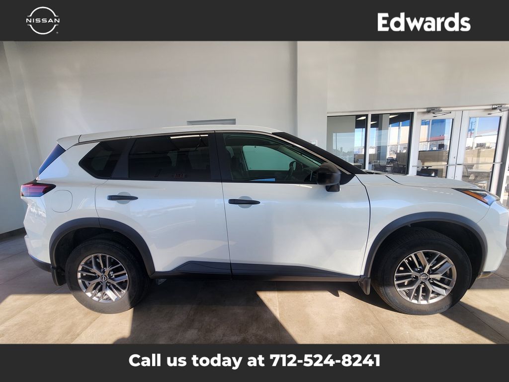 2025 Nissan Rogue S's photo