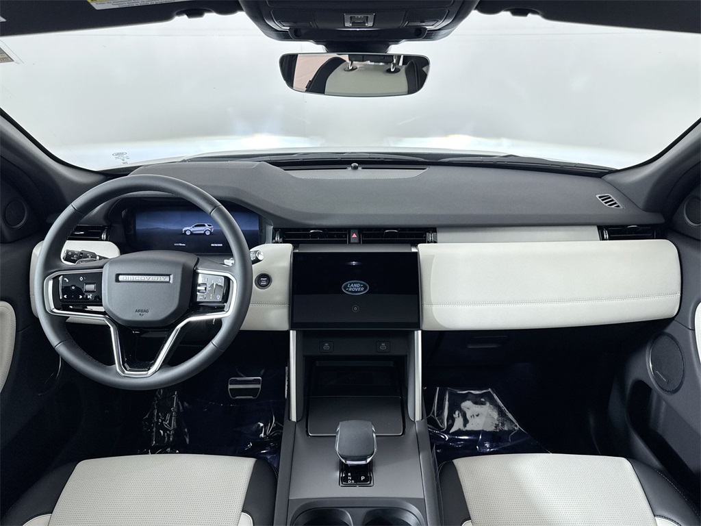 2025 Land Rover Discovery Sport SE photo 17