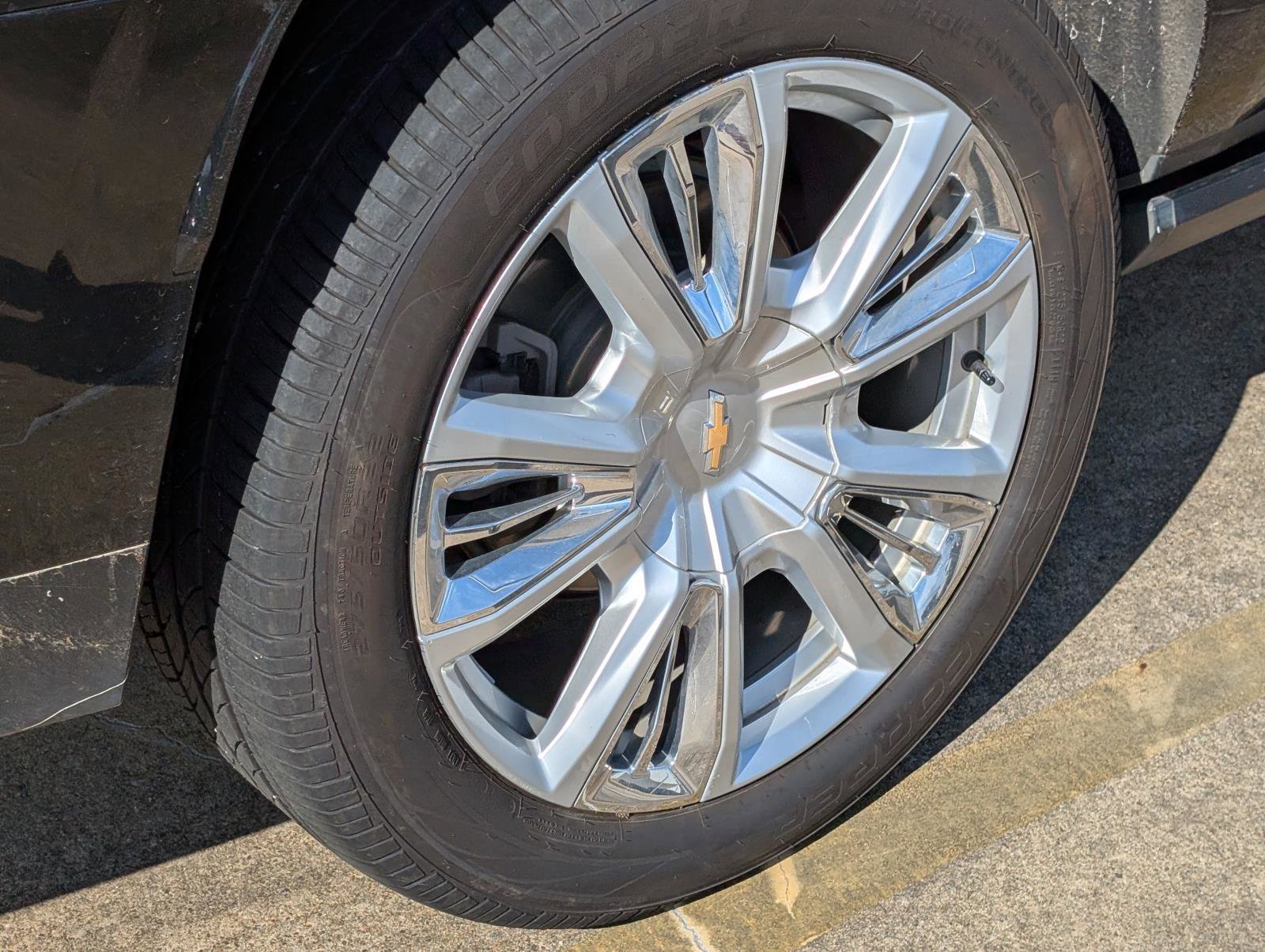 2021 Chevrolet Suburban High Country photo 4