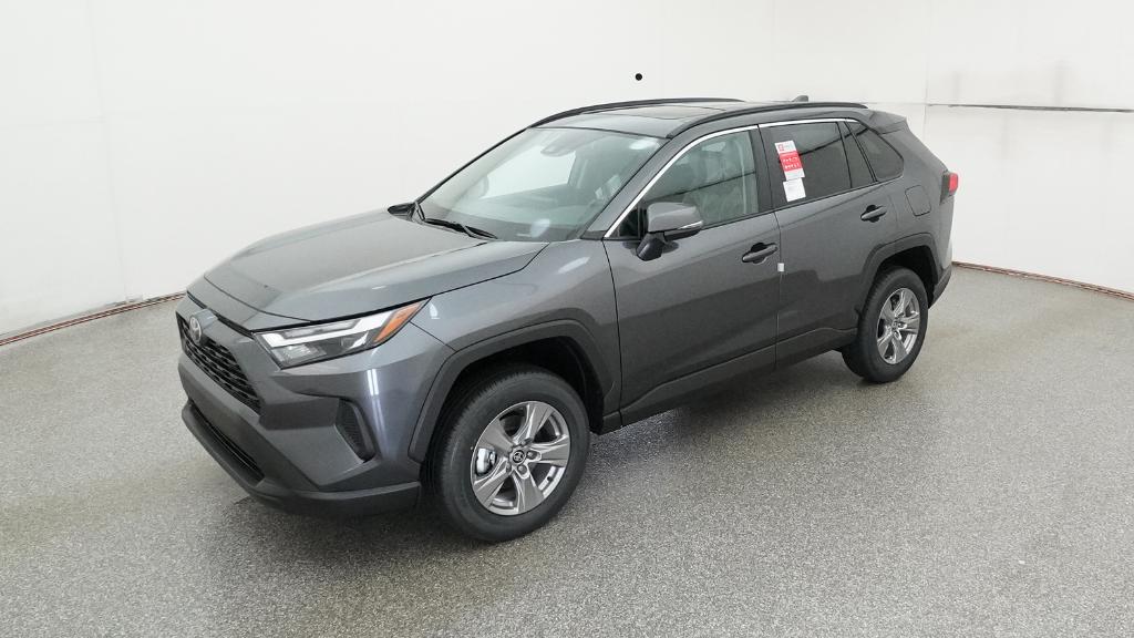 2025 Toyota RAV4 XLE's photo