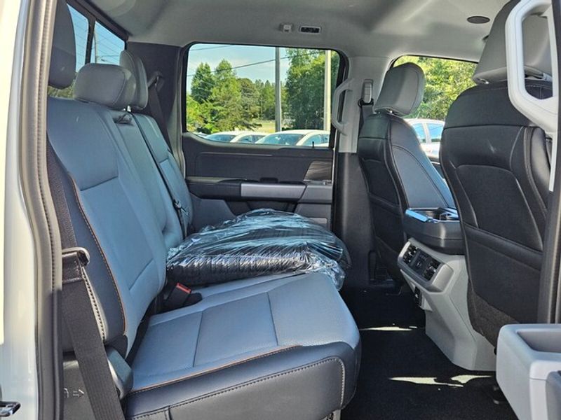 2025 Ford F-150 Lariat photo 13