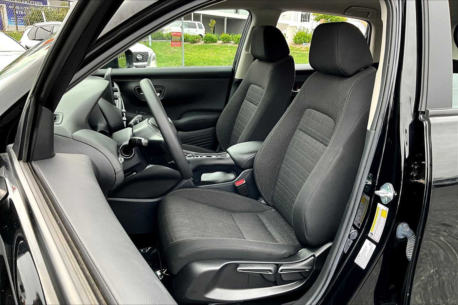 2023 Honda HR-V LX photo 6