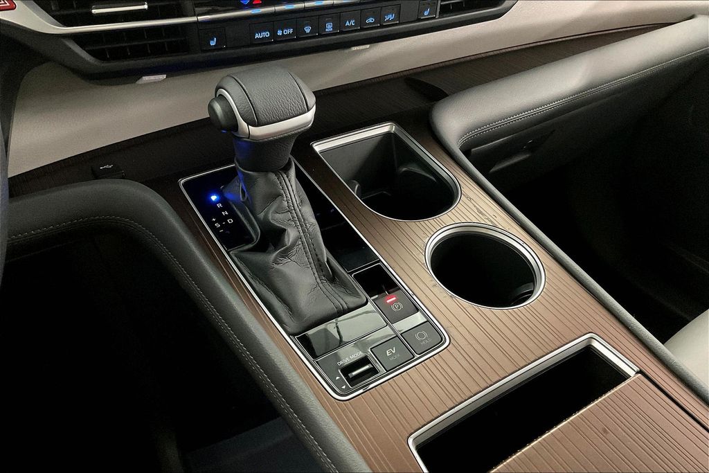 2021 Toyota Sienna XLE photo 32