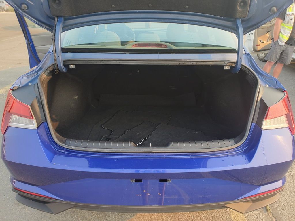 2021 Hyundai Elantra SE photo 12