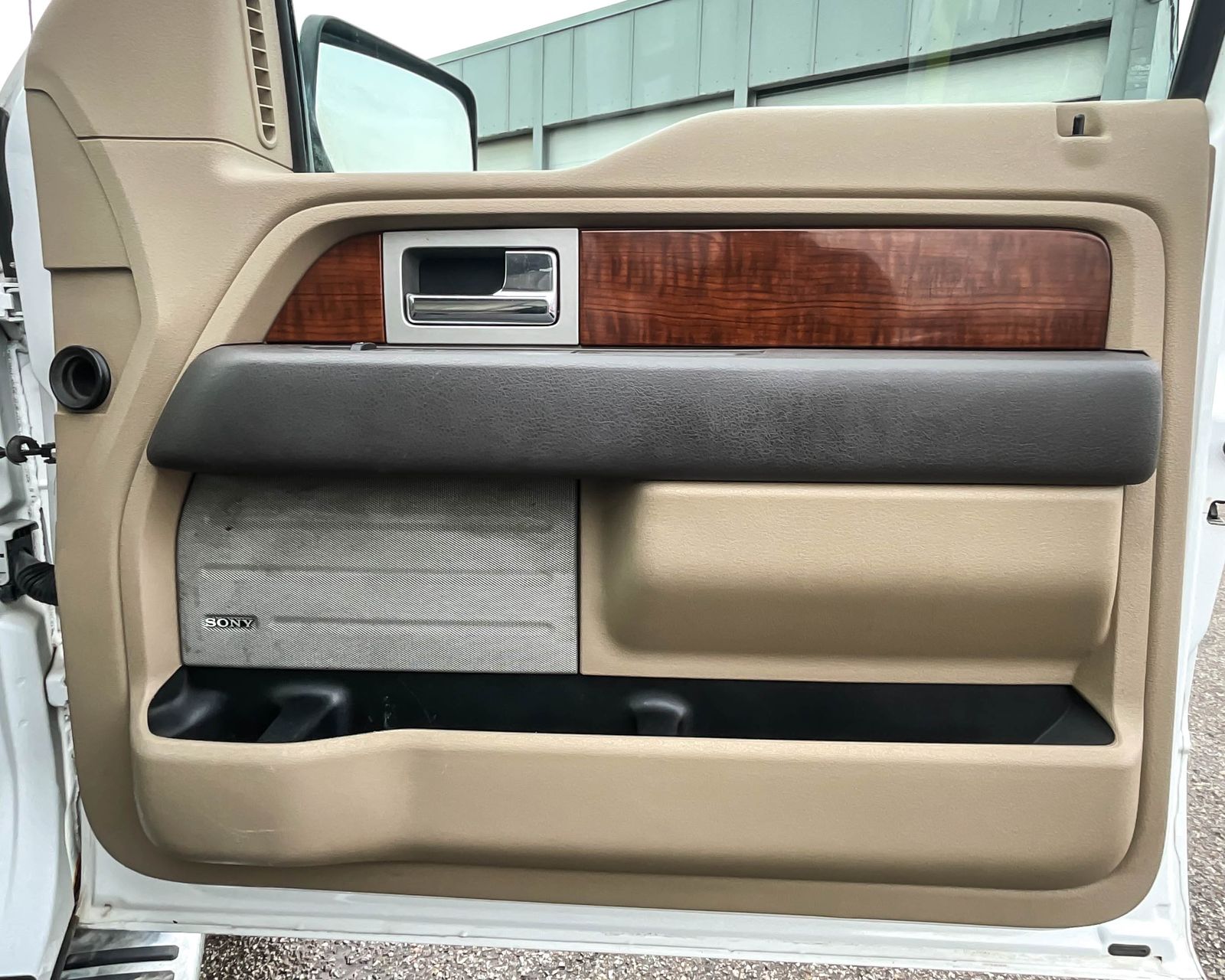 2010 Ford F-150 Lariat photo 16