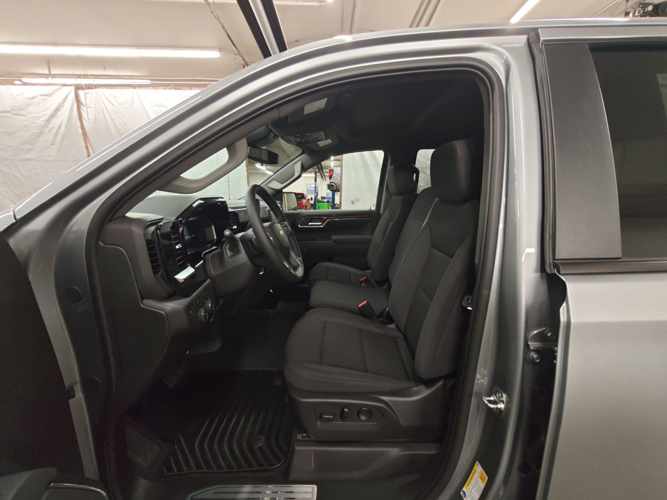 2026 Chevrolet Silverado 1500 LT photo 4