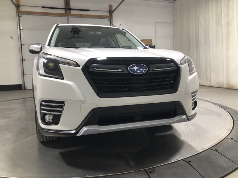 2023 Subaru Forester Touring photo 2