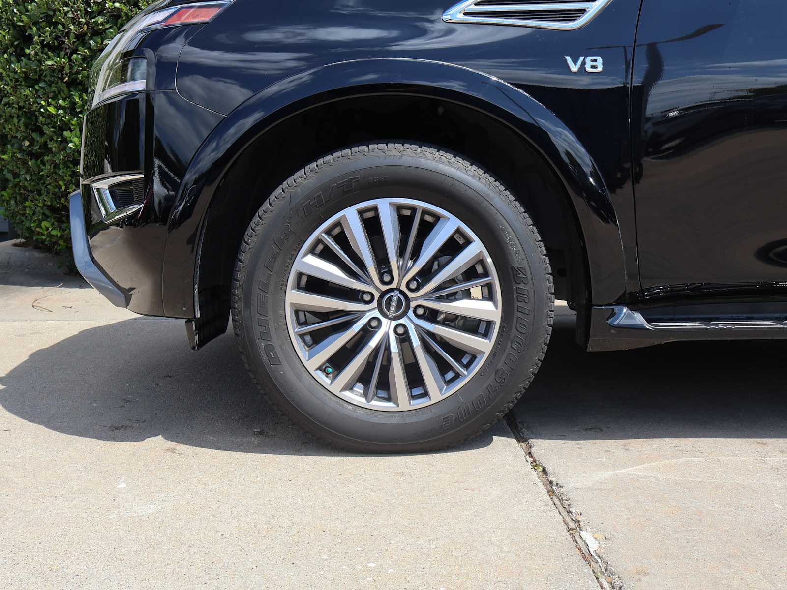 2022 Nissan Armada SV photo 4
