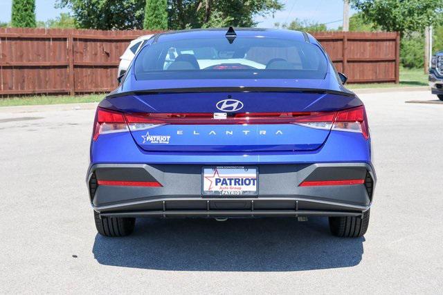 New 2025 Blue Hyundai SEL Sport image 4