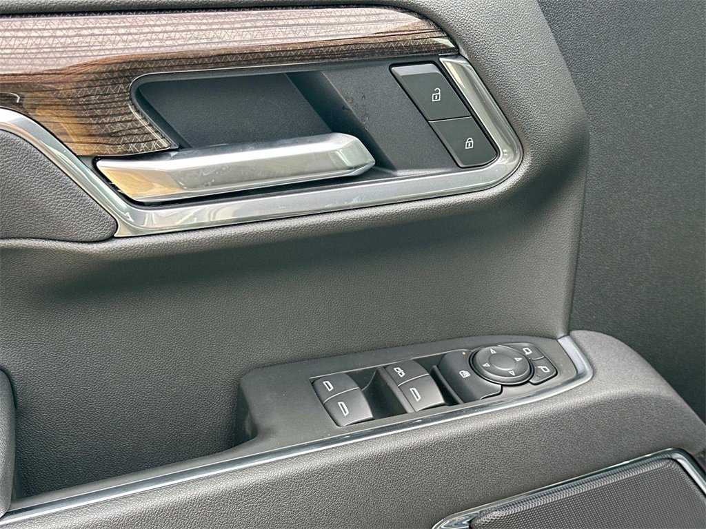2025 Chevrolet Silverado 1500 LT photo 12