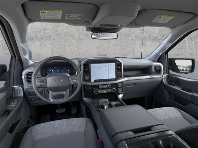 2025 Ford F-150 Lightning XLT photo 8