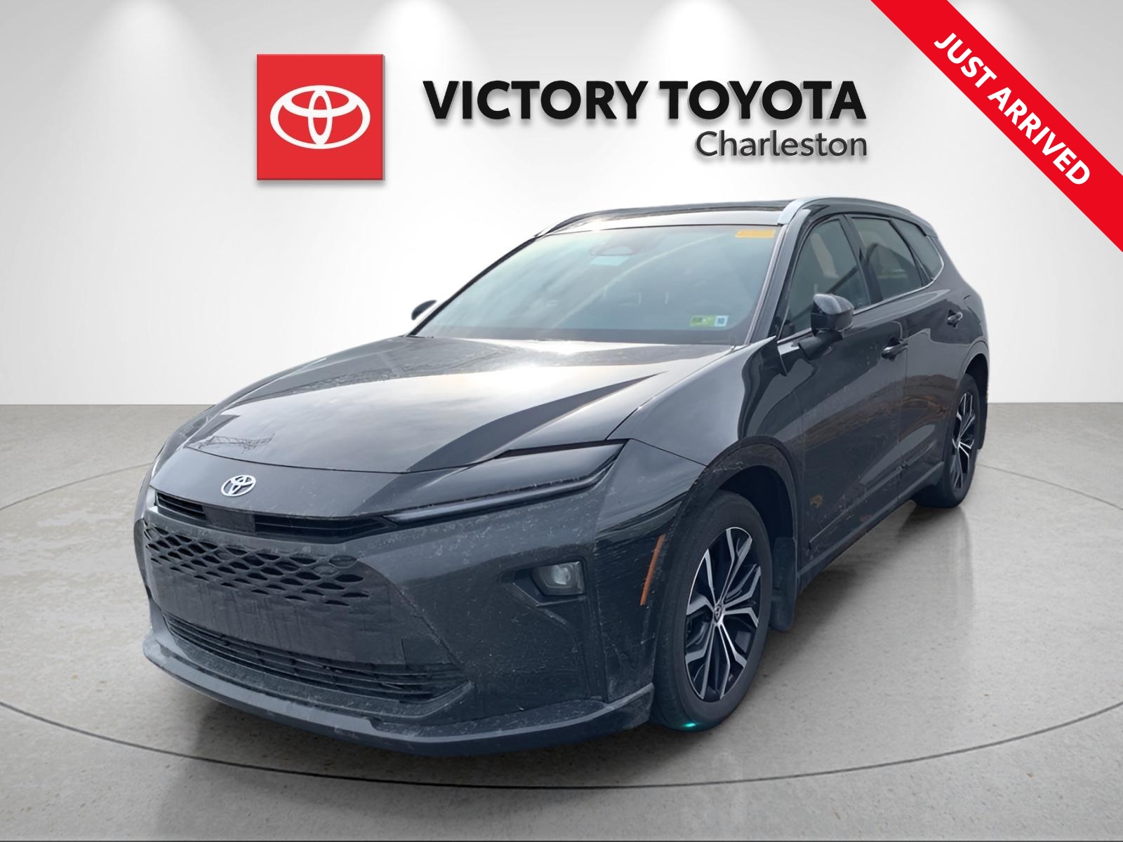 2025 Toyota Crown Signia XLE's photo