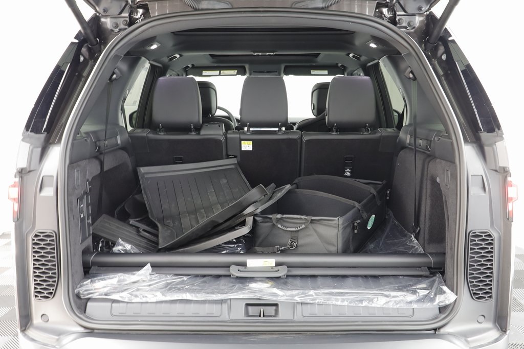 2025 Land Rover Discovery S photo 14