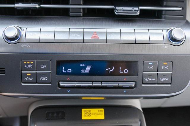 New 2025 Black Hyundai SEL Convenience FWD image 16