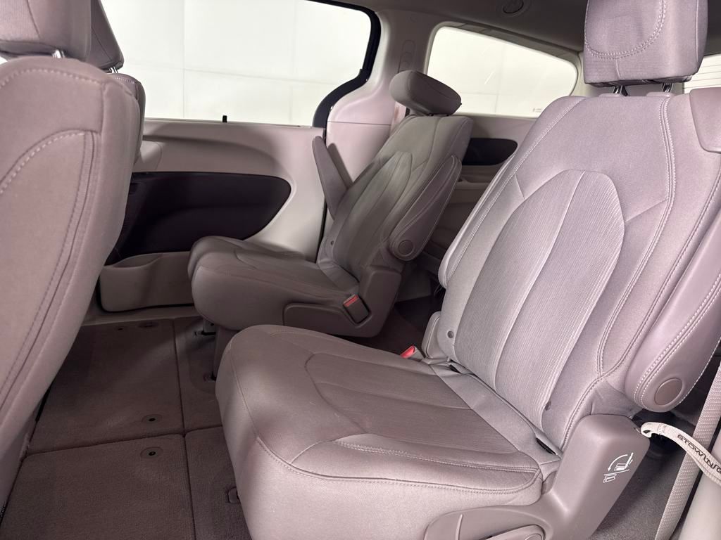2021 Chrysler Pacifica Touring photo 6