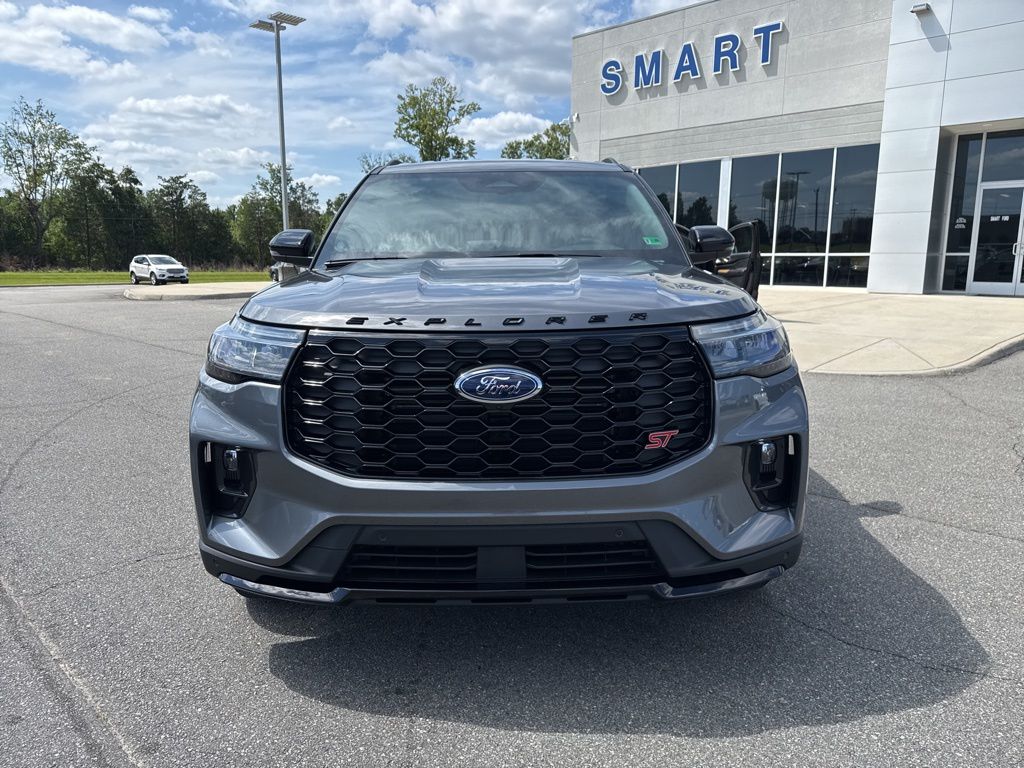 2025 Ford Explorer ST photo 8
