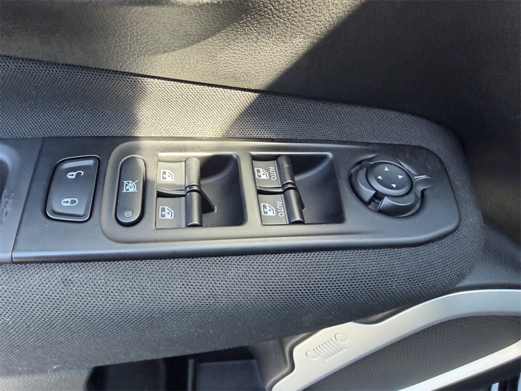 2021 Jeep Renegade Sport photo 16