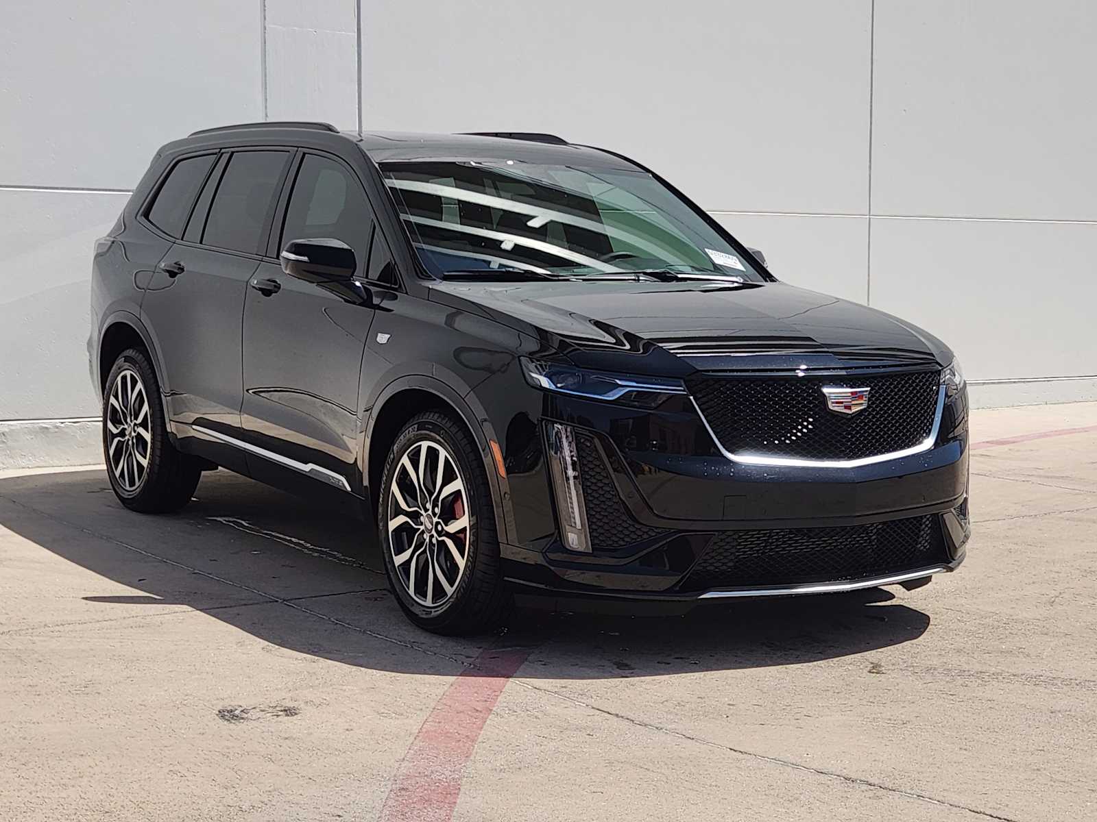 2025 Cadillac XT6 Sport photo 2