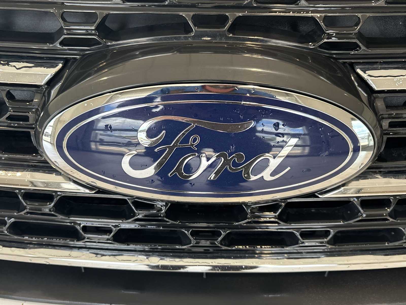 2023 Ford Explorer XLT photo 29