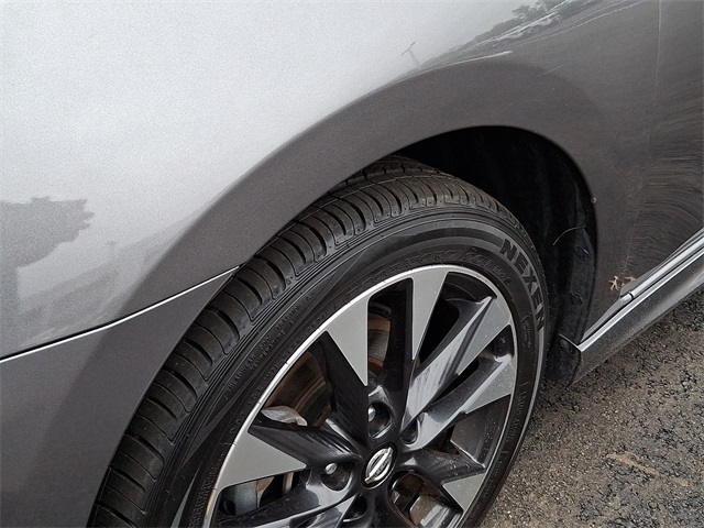2019 Nissan Sentra SR photo 10