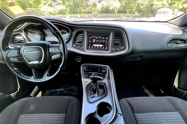 2022 Dodge Challenger SXT photo 7