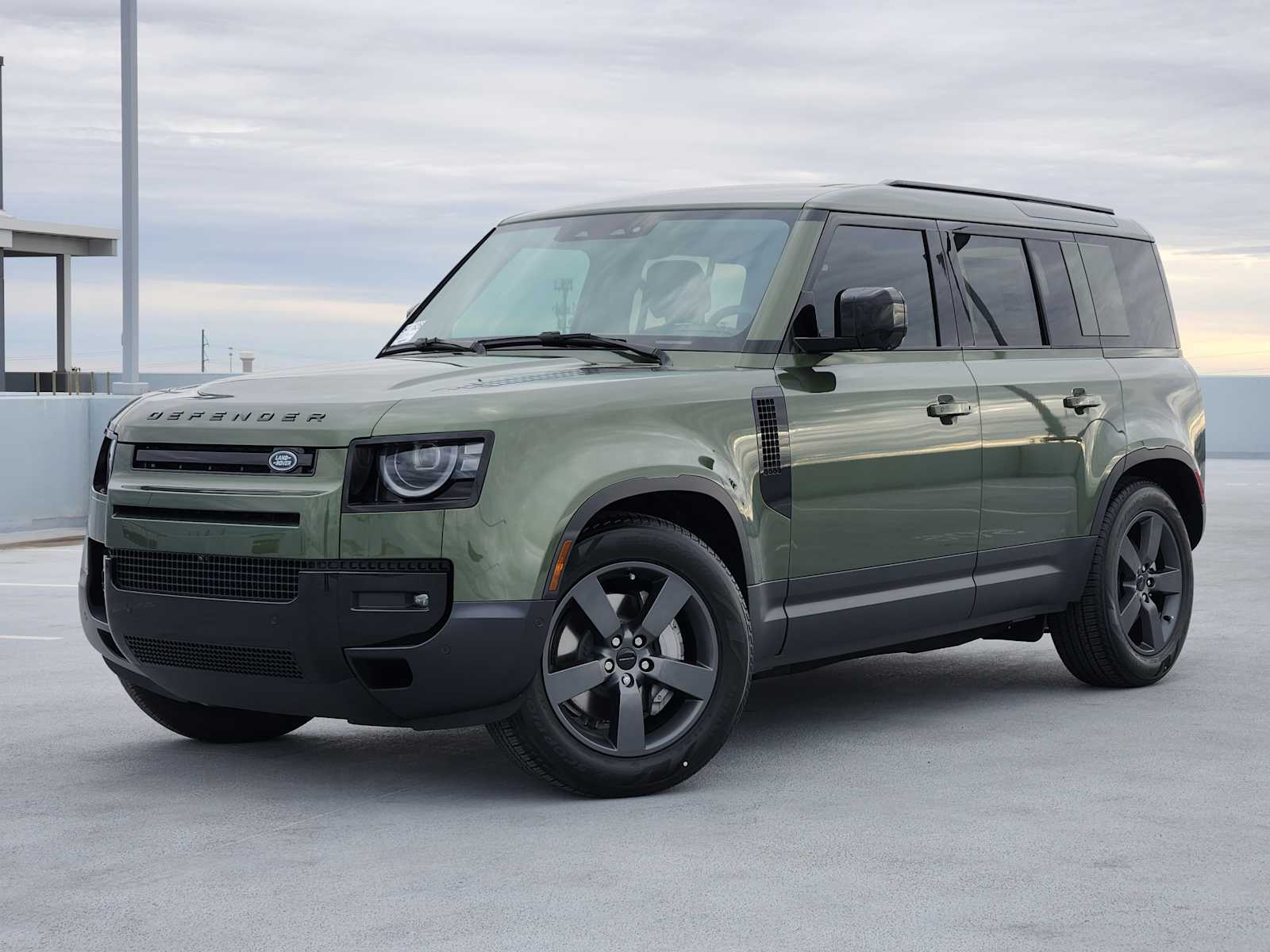 2026 Land Rover Defender S's photo