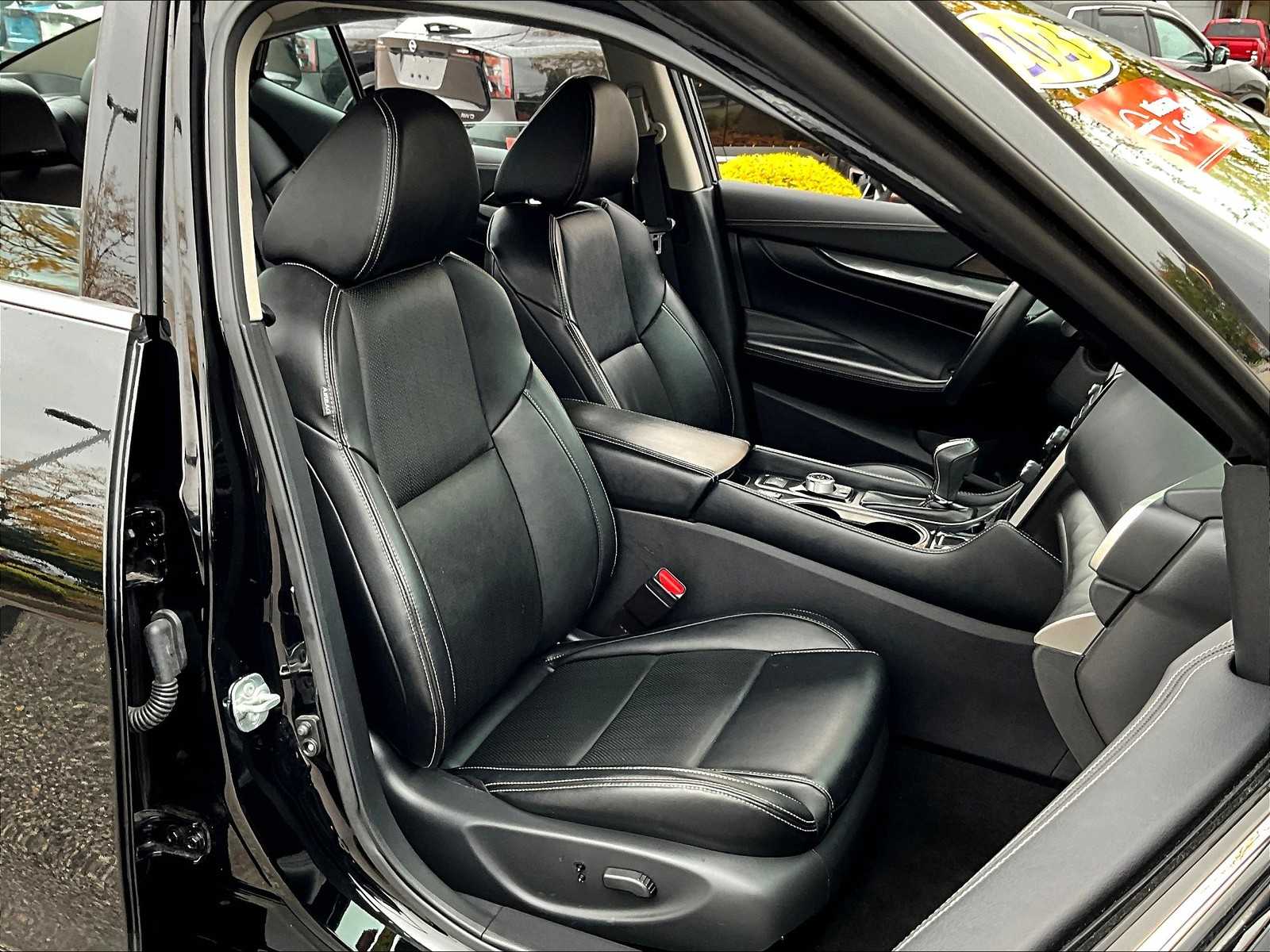 2023 Nissan Maxima SV photo 11