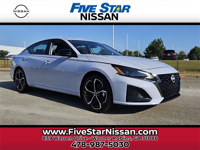 2025 Nissan Altima SR's photo