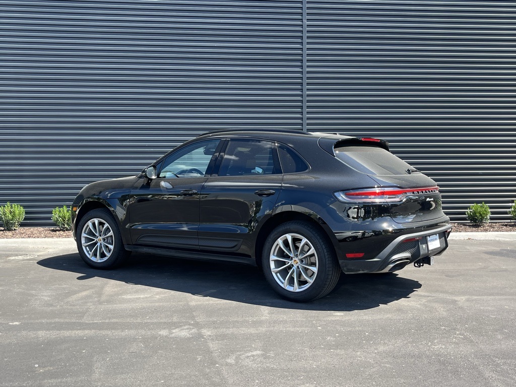 2025 Porsche Macan T photo 3