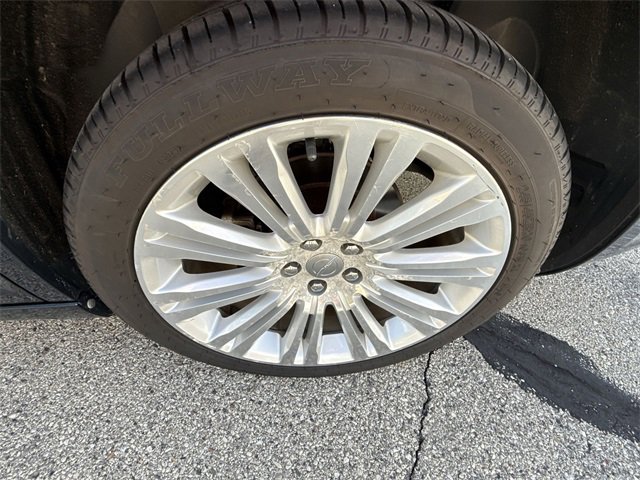2014 Chrysler 300 photo 24