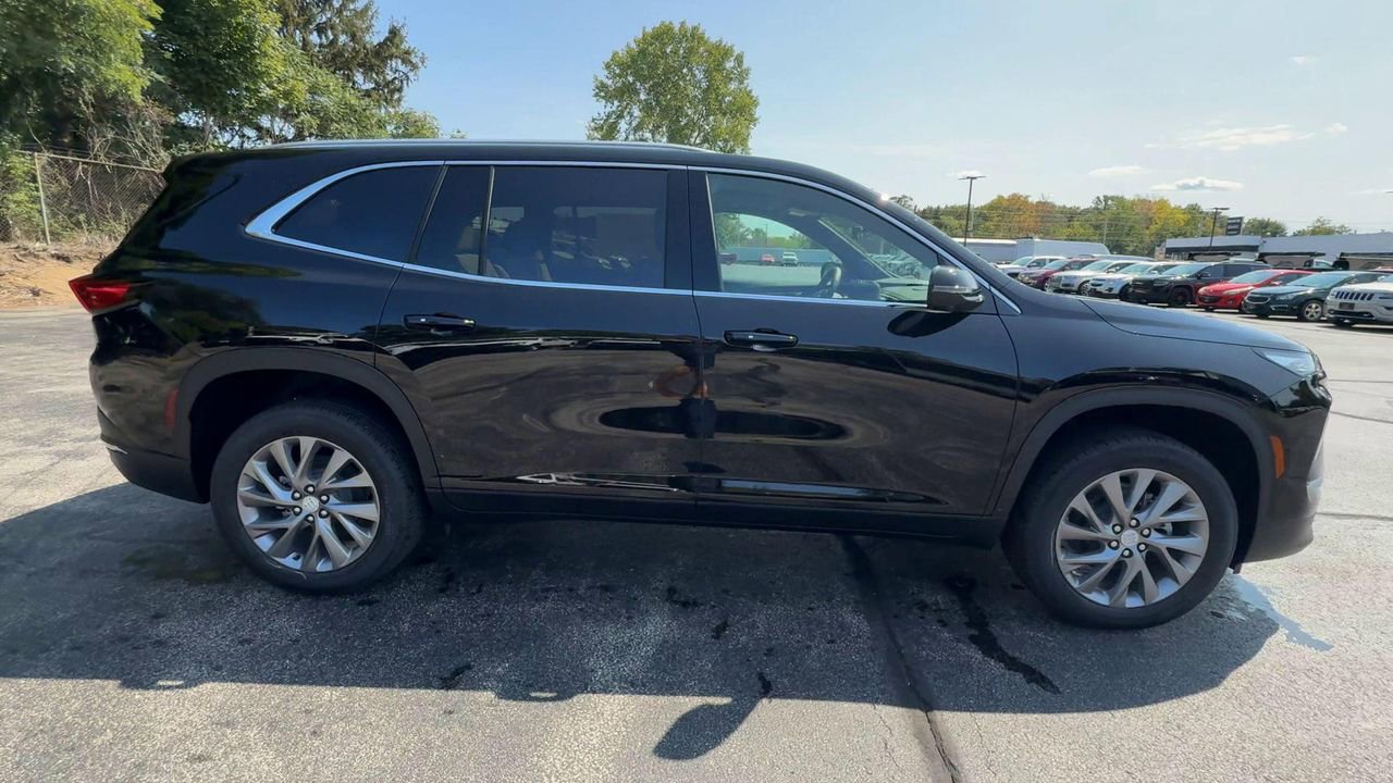 2026 Buick Enclave Preferred photo 5
