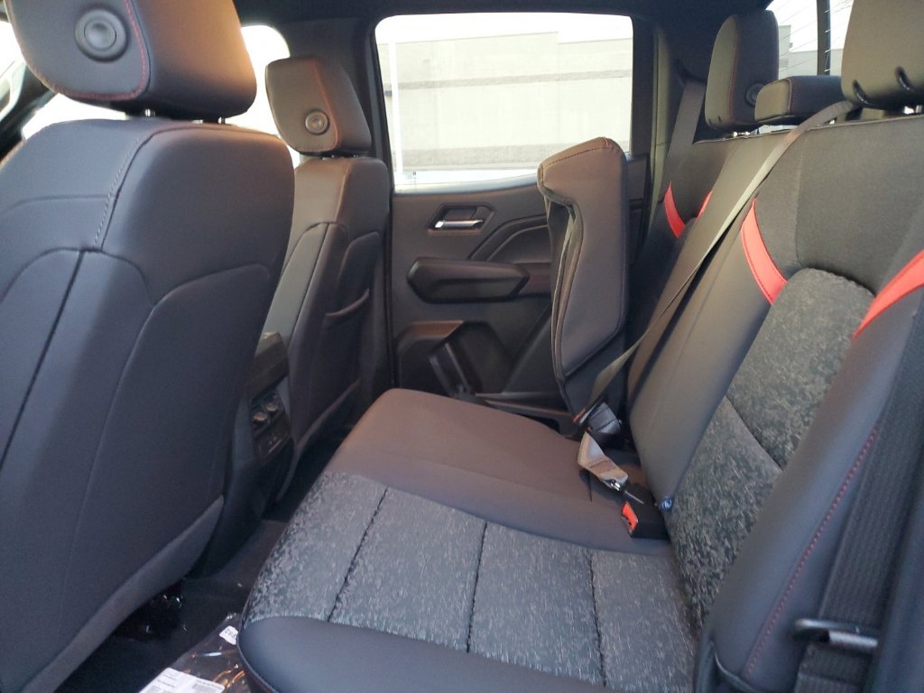 2025 Chevrolet Colorado Z71 photo 16