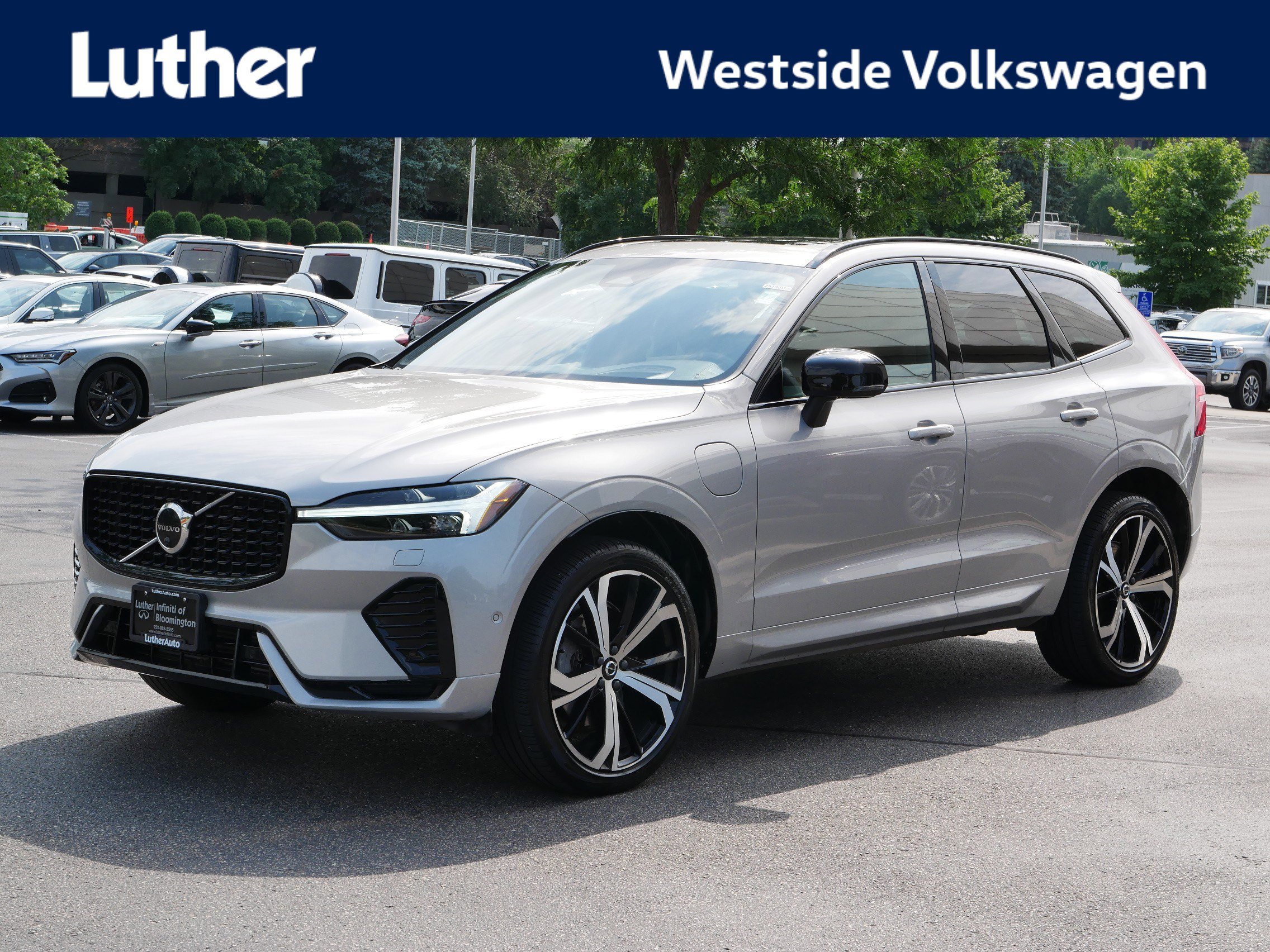 2022 Volvo XC60 R-Design's photo