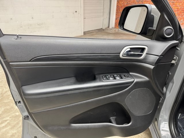 2020 Jeep Grand Cherokee Altitude photo 8