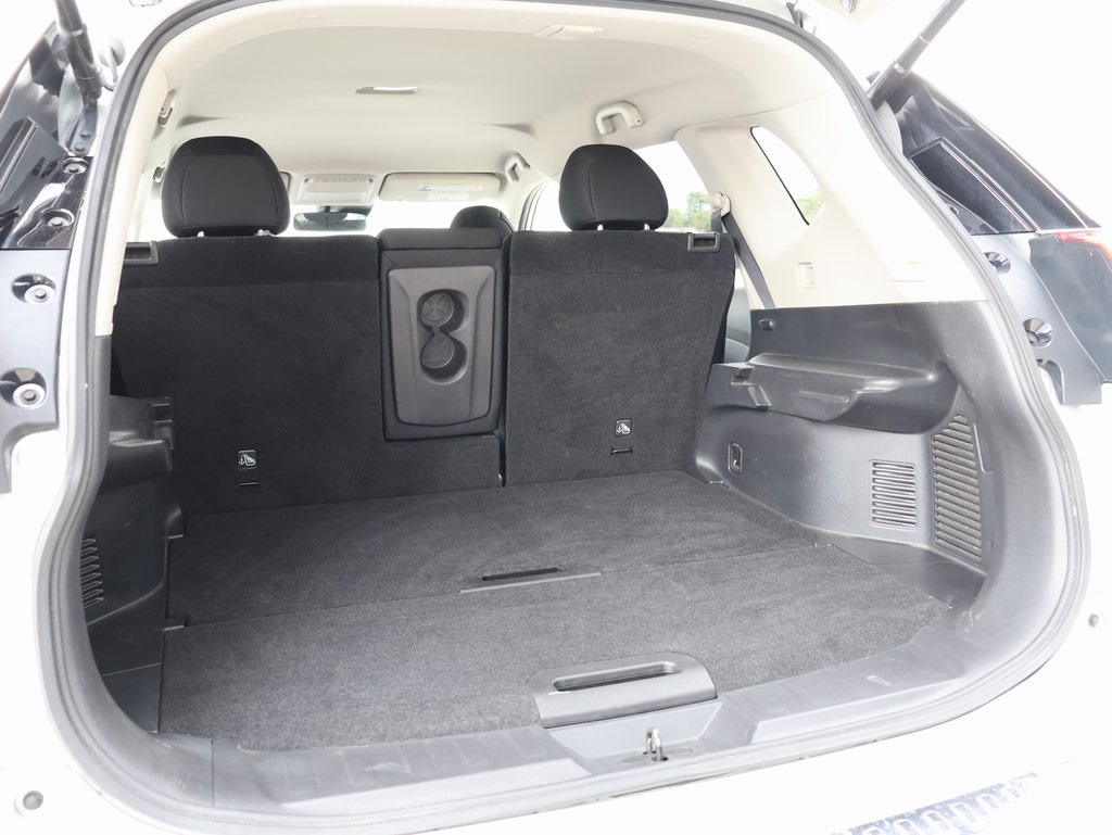 2019 Nissan Rogue SV photo 15