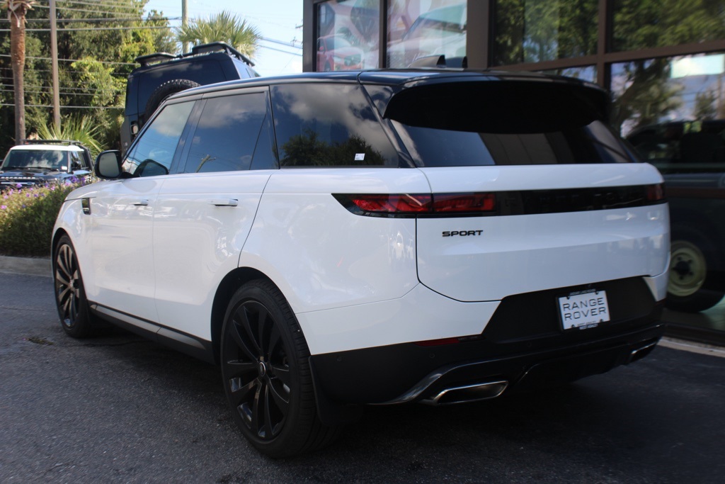 2024 Land Rover Range Rover Sport SE photo 8