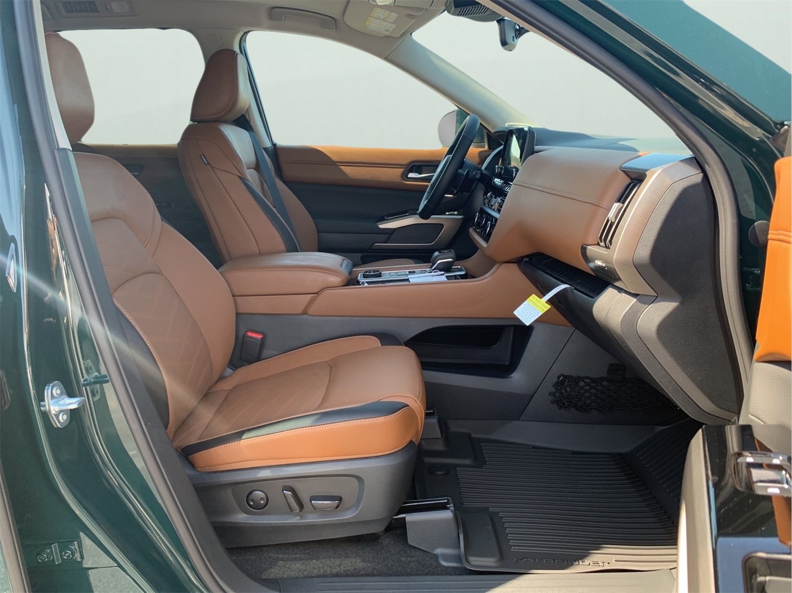 2025 Nissan Pathfinder Platinum photo 21
