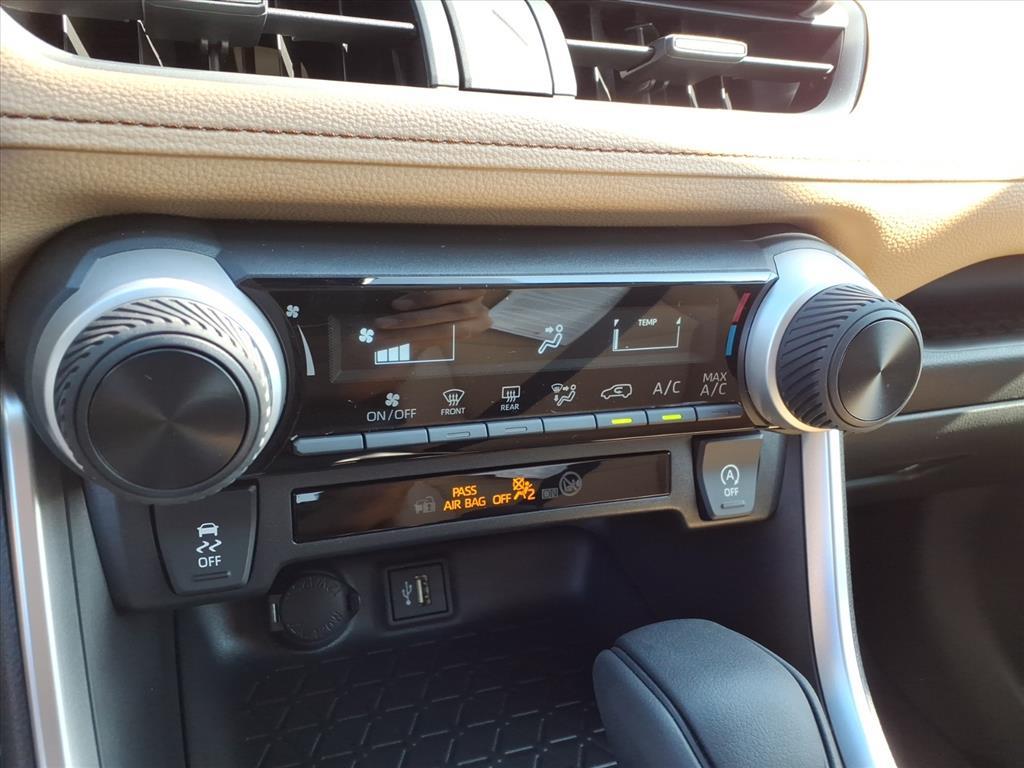 2025 Toyota RAV4 LE photo 14